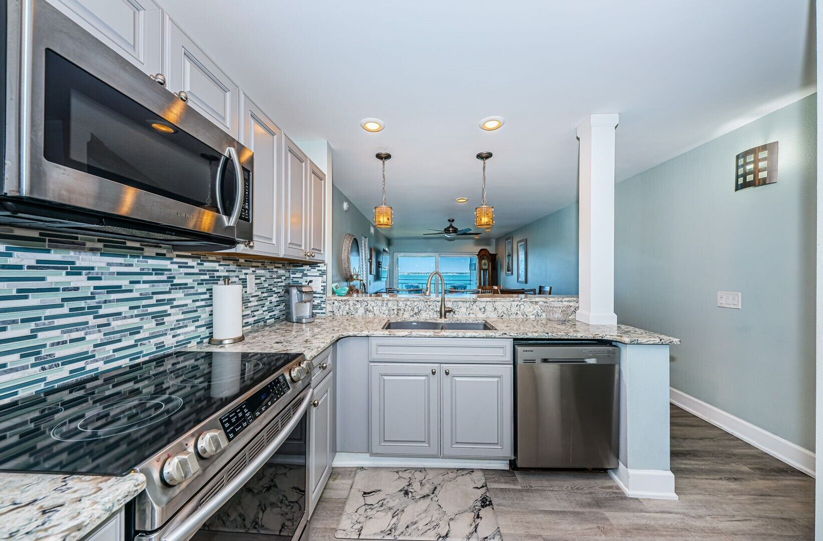 Réfrigérateur, micro-ondes, four, lave-vaisselle