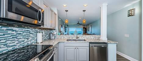 Refrigerador, microondas, horno y lavavajillas