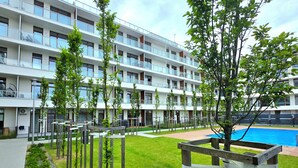 A multi-story hotel with balconies, a swimming pool, and a well-maintained garden area. - Apartament Ku Morzu 27 - 365PAM (Sianożęty)