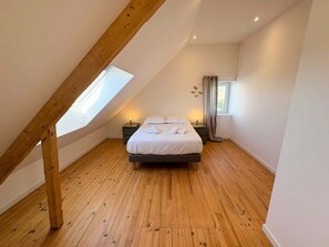 5 Schlafzimmer, Bügeleisen/Bügelbrett, kostenloses WLAN, Bettwäsche