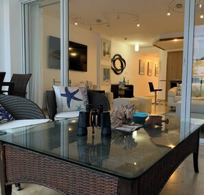 Apartment, 2 Bedrooms, Balcony, Pool View | Living room