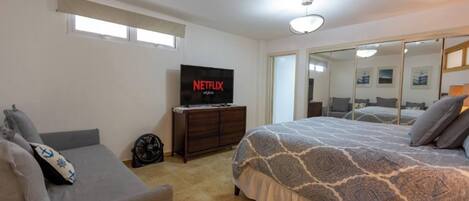 Apartment, 2 Bedrooms, Balcony, Pool View | Room amenity