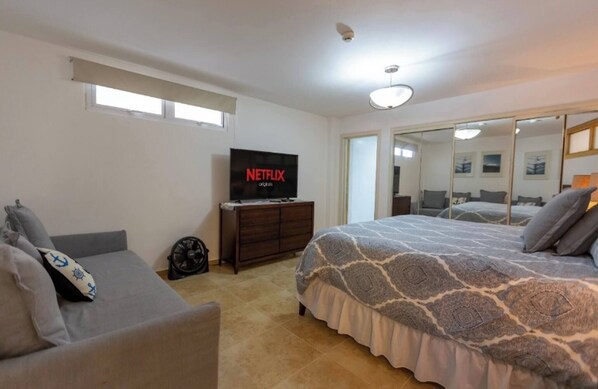 Apartment, 2 Bedrooms, Balcony, Pool View | Room amenity