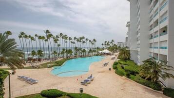 Departamento, 2 habitaciones, balcón, vista a la alberca | Alberca | Alberca al aire libre