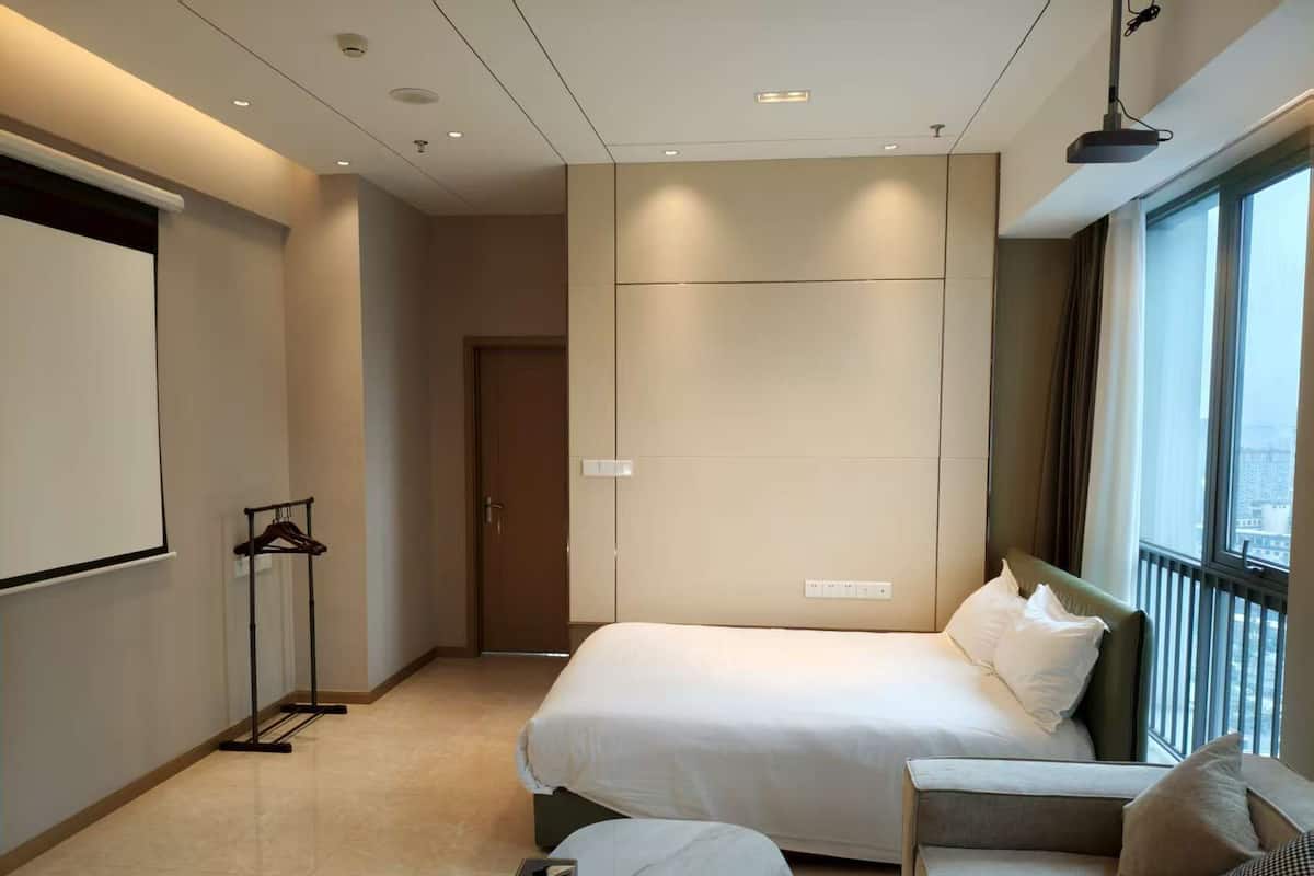 Espacio para trabajar con laptop y wifi gratis