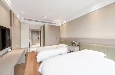 Espacio para trabajar con laptop y wifi gratis