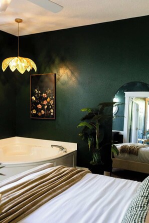 2 bedrooms, free WiFi - Honeymoon Room | Team Joseph Ellen (St. Augustine)