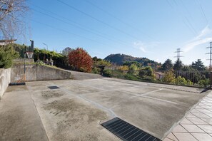 Property grounds - Casa Vacanze “Martina” with Private Terrace near Lake Como (San Fermo della Battaglia)