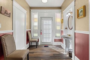 Interior - Pullman Room | Team Joseph Ellen (St. Augustine)