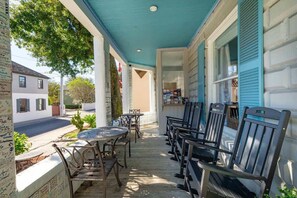 Outdoor dining - Pullman Room | Team Joseph Ellen (St. Augustine)