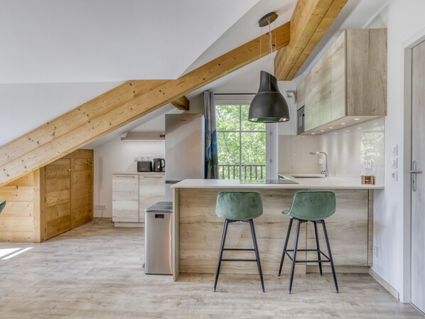 Fridge, microwave, oven, dishwasher