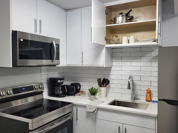 Mikroaaltouuni, uuni, liesi