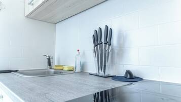 Basic-Apartment | Eigene Küche | Kühlschrank, Mikrowelle, Ofen, Herdplatte