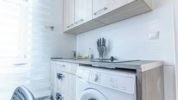 Basic-Apartment | Eigene Küche | Kühlschrank, Mikrowelle, Ofen, Herdplatte