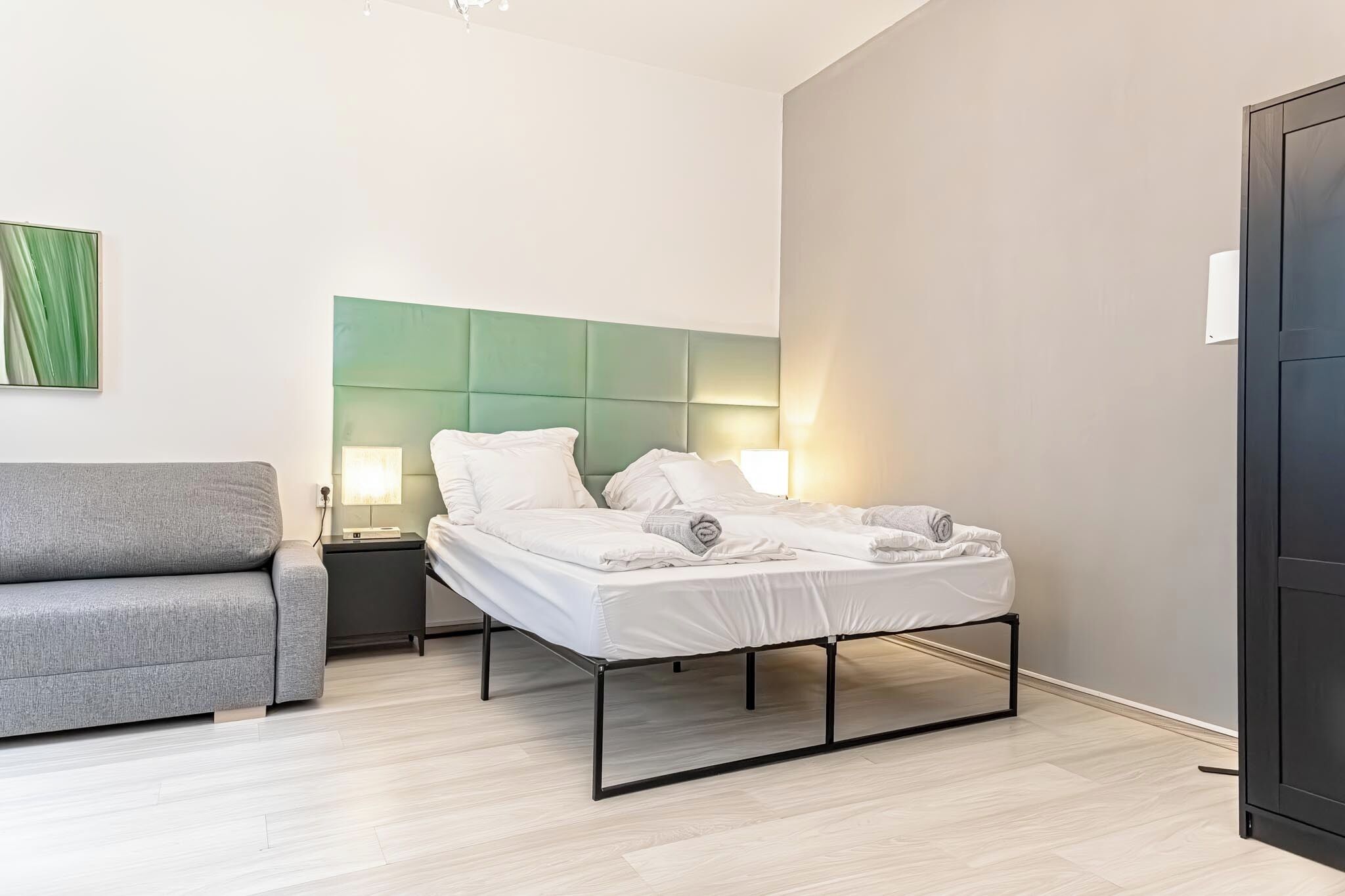 Basic-Apartment | Laptopgeeigneter Arbeitsplatz, Bügeleisen/Bügelbrett, kostenloses WLAN