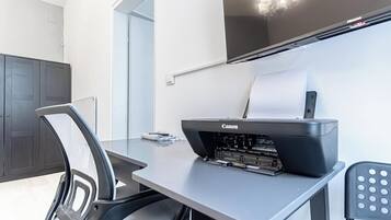 Basic Apartment | Private kitchen | Fridge, microwave, oven, stovetop