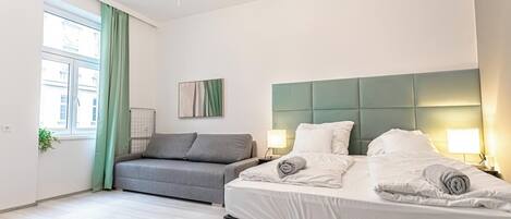 Apartamento básico | Espaço de trabalho para notebook, ferros/tábuas de passar roupa