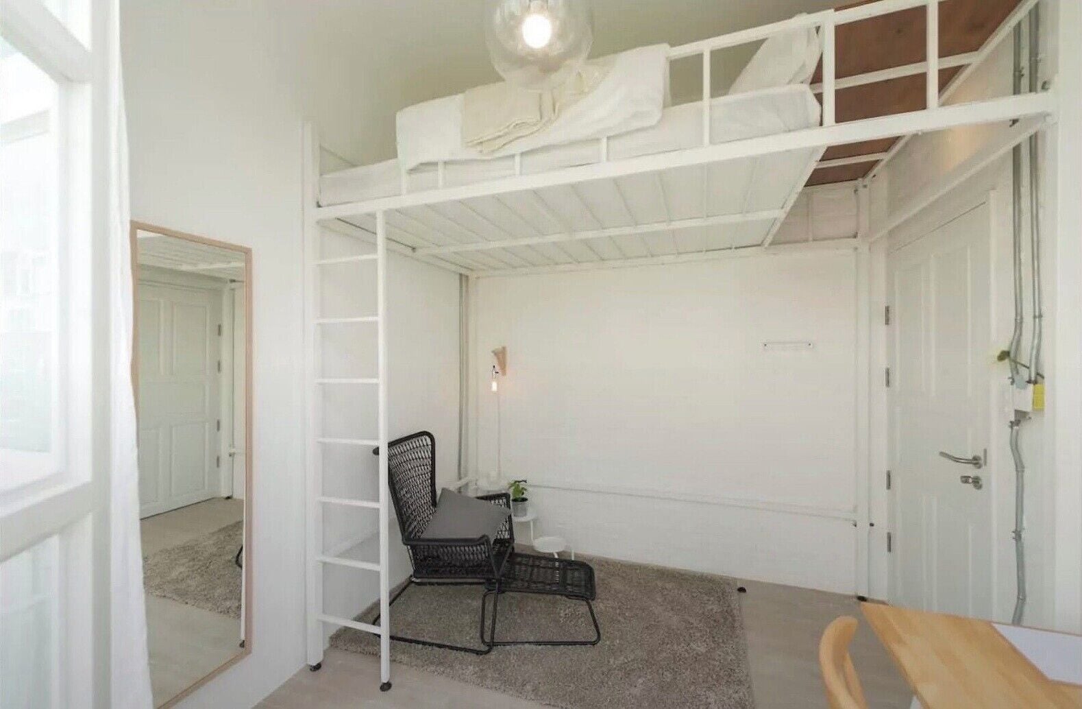 Khu vực làm việc phù hợp cho laptop 