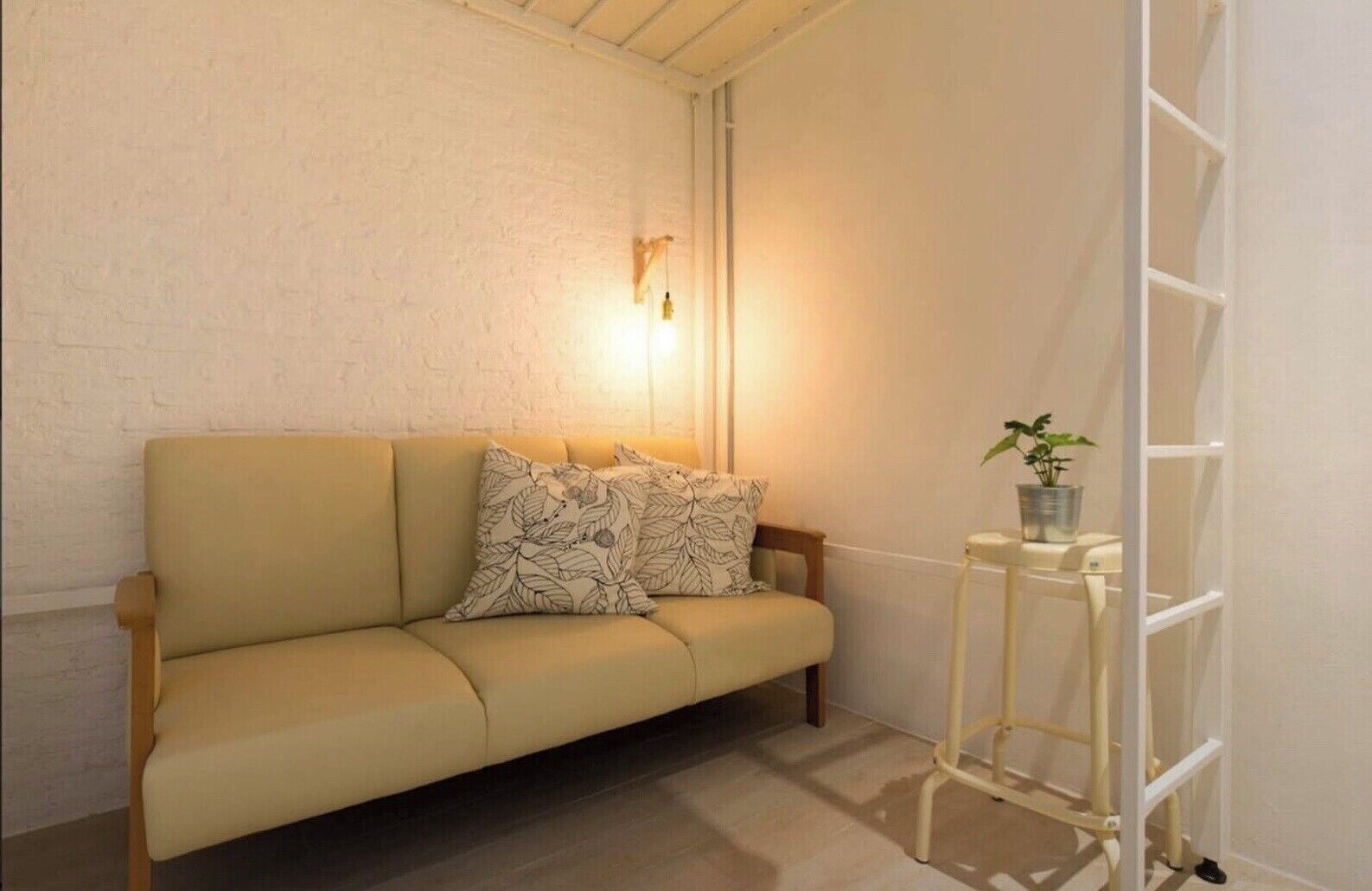 Laptop workspace, free WiFi