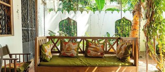 Dragonfly Cottage: Cozy 3-Bedroom Cottage w/Private Terrace in Bagamoyo Old Town