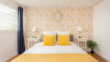 Apartamento, vistas al jardín | Ropa de cama hipoalergénica y colchones con acolchado adicional