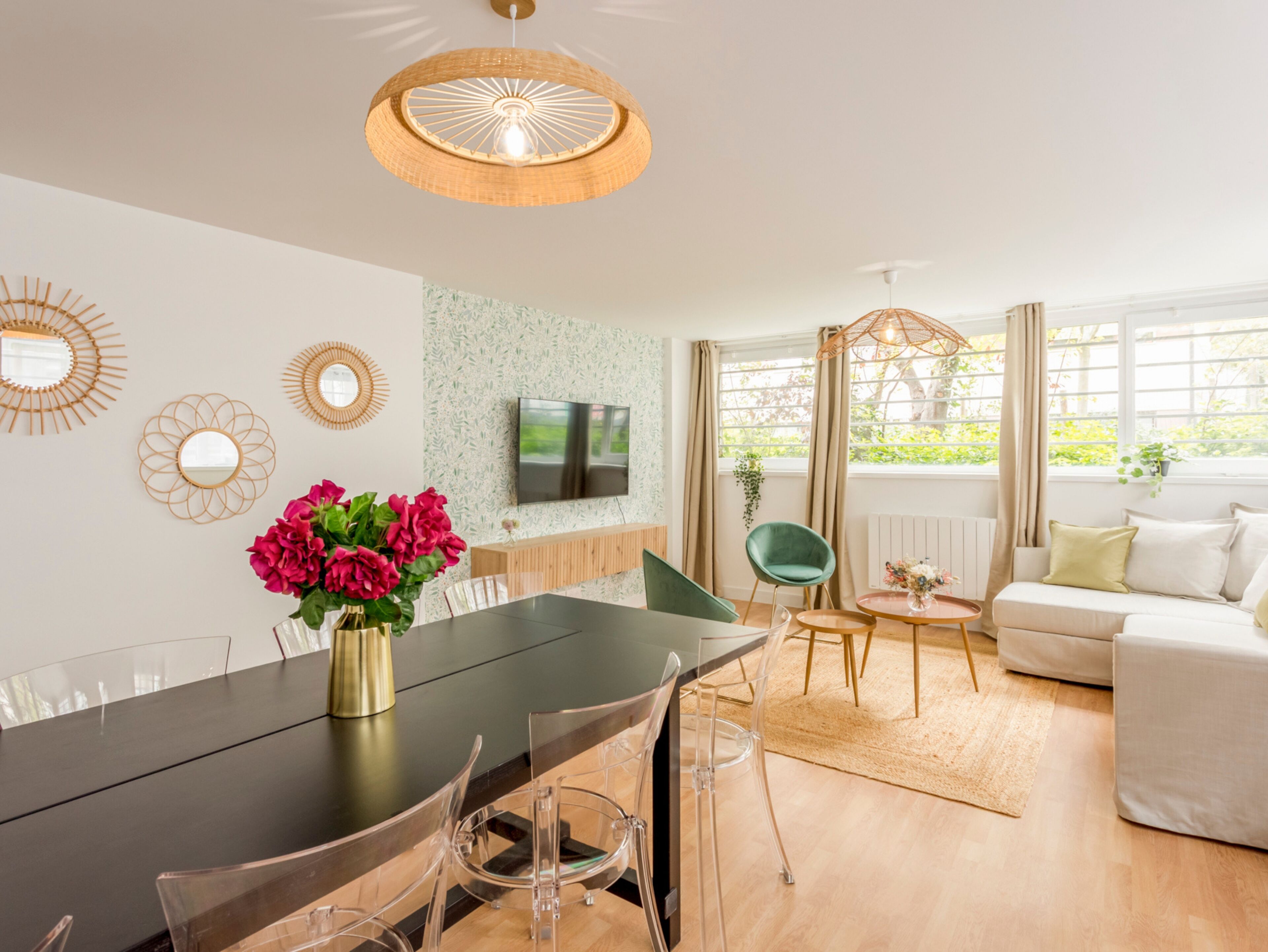 公寓, 花园景观 | 起居区 | 32-英寸智能电视（配备有线频道）、Netflix、流媒体服务