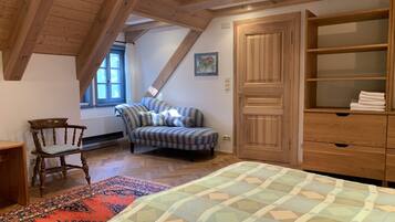 Silitysrauta/-lauta, Wi-Fi, vuodevaatteet