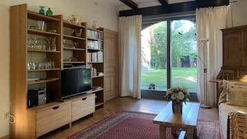 Fernseher, Kamin, DVD-Player, Tischtennisplatte