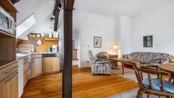 TV, DVD player, table tennis, stereo