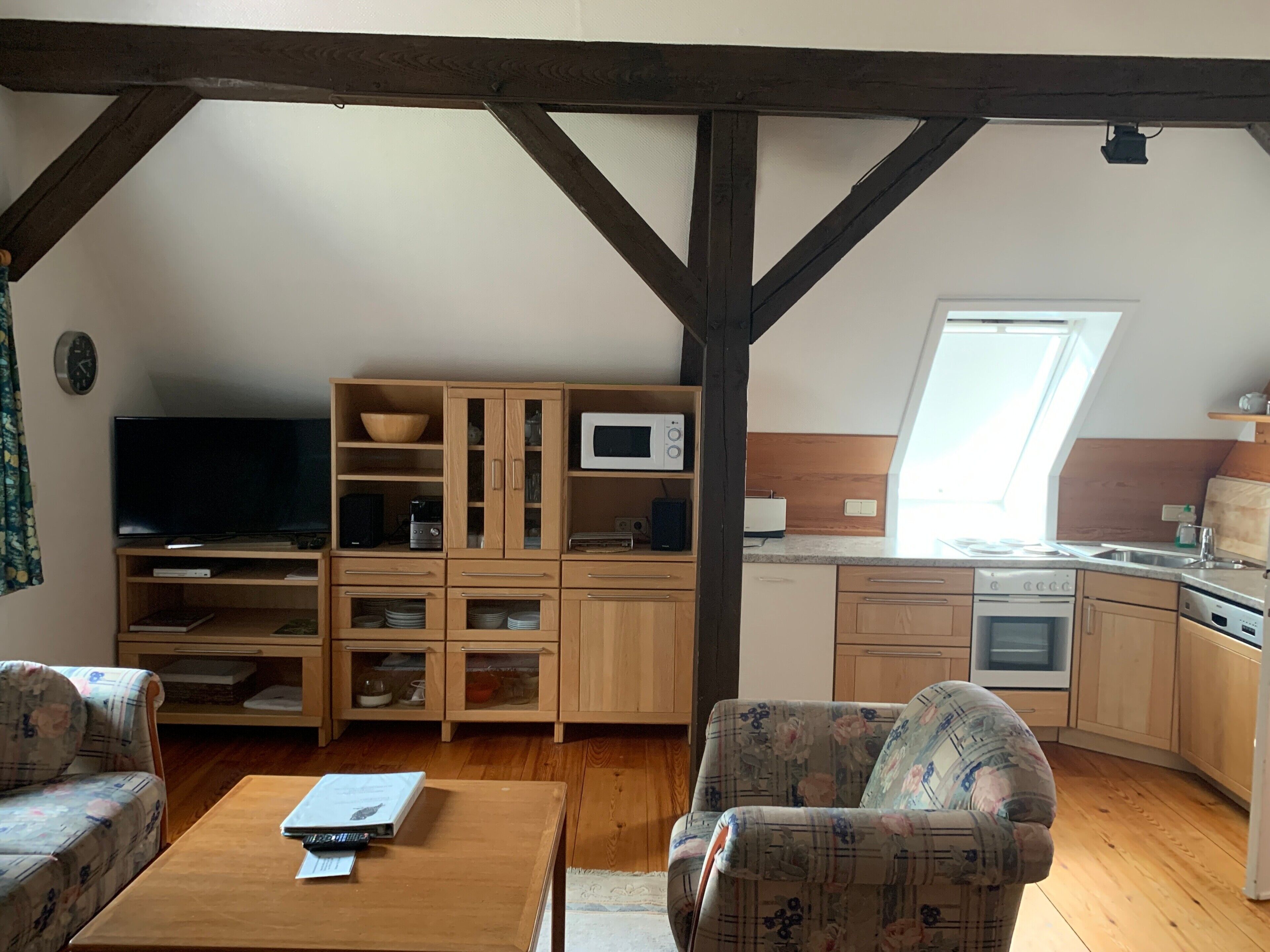 Kylskåp, mikrovågsugn, ugn och spishäll