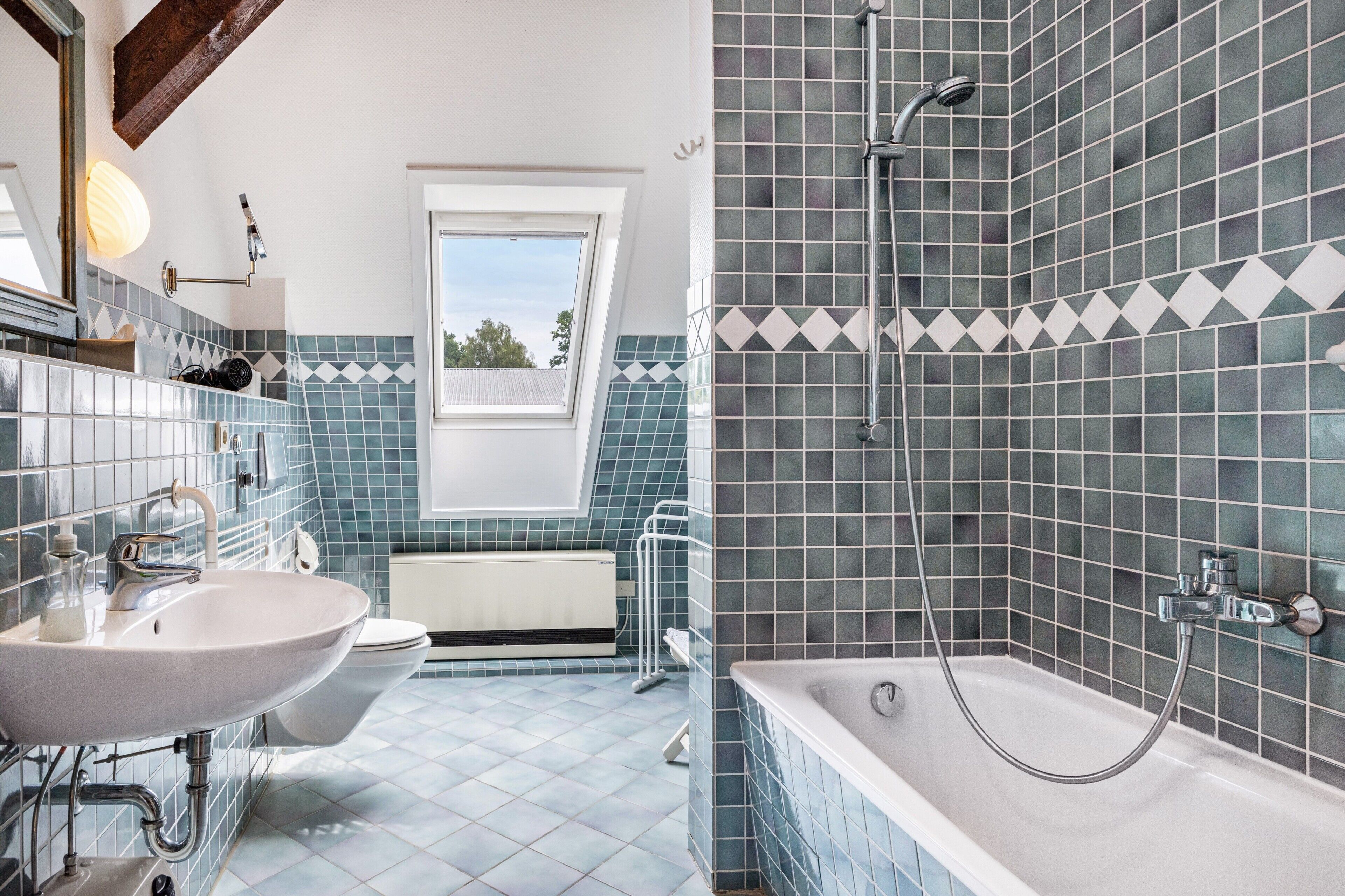 Dusche, Haartrockner, Handtücher
