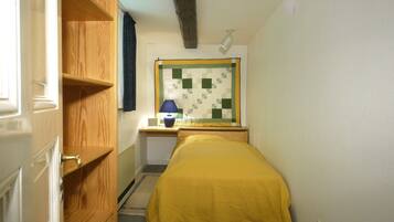 5 Schlafzimmer, Schreibtisch, Bügeleisen/Bügelbrett, WLAN