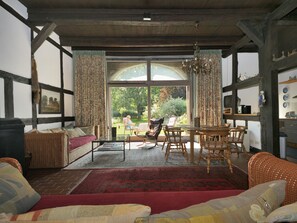 Fernseher, Kamin, DVD-Player, Tischtennisplatte