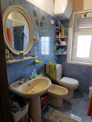 تجهيزات دش، مجففات شعر، مناشف