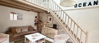 Charming house 7 sleeps 300m from beach, parking and pets allowed
