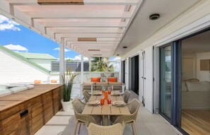 تناول الطعام بالخارج