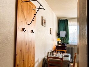 Unclassified image, 5 of 10, button