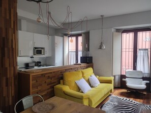 Een televisie en een kantoor