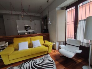 Een televisie en een kantoor