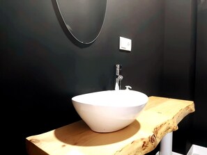 Bathroom - Spacious Apartment in Triana, Seville - 3 Bedrooms, Quiet and Authentic (Sevilla)