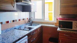 茶具/咖啡用具、冰箱、微波炉、烤面包机