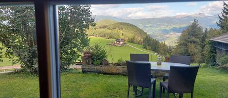 تناول الطعام بالخارج