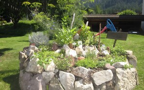 Property grounds - Apartment 'Kompatscherhof Manuel' with Mountain View, Private Garden and Wi-Fi (Kastelruth)