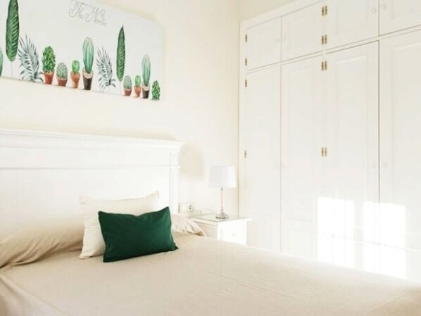 2 bedrooms, free WiFi - Central and bright home, ideal for families (Sevilla)