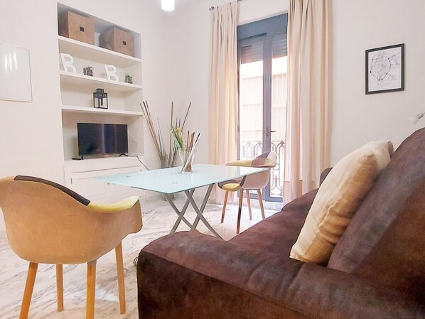 TV - Cozy Apartment in Seville Old Town - Near Town Hall (Sevilla)