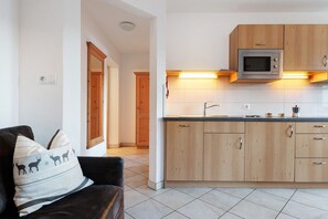 Fridge, microwave, stovetop, dishwasher - Apartment 'Kompatscherhof Daniel' with Mountain View, Private Garden and Wi-Fi (Kastelruth)