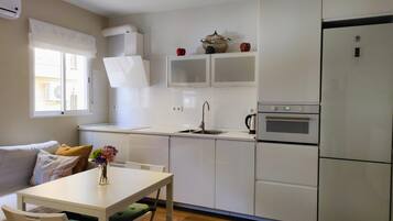 Réfrigérateur, micro-ondes, four, lave-vaisselle