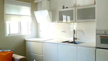 Réfrigérateur, micro-ondes, four, lave-vaisselle