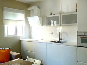 ثلاجة، ميكروويف، فرن، غسالة أطباق