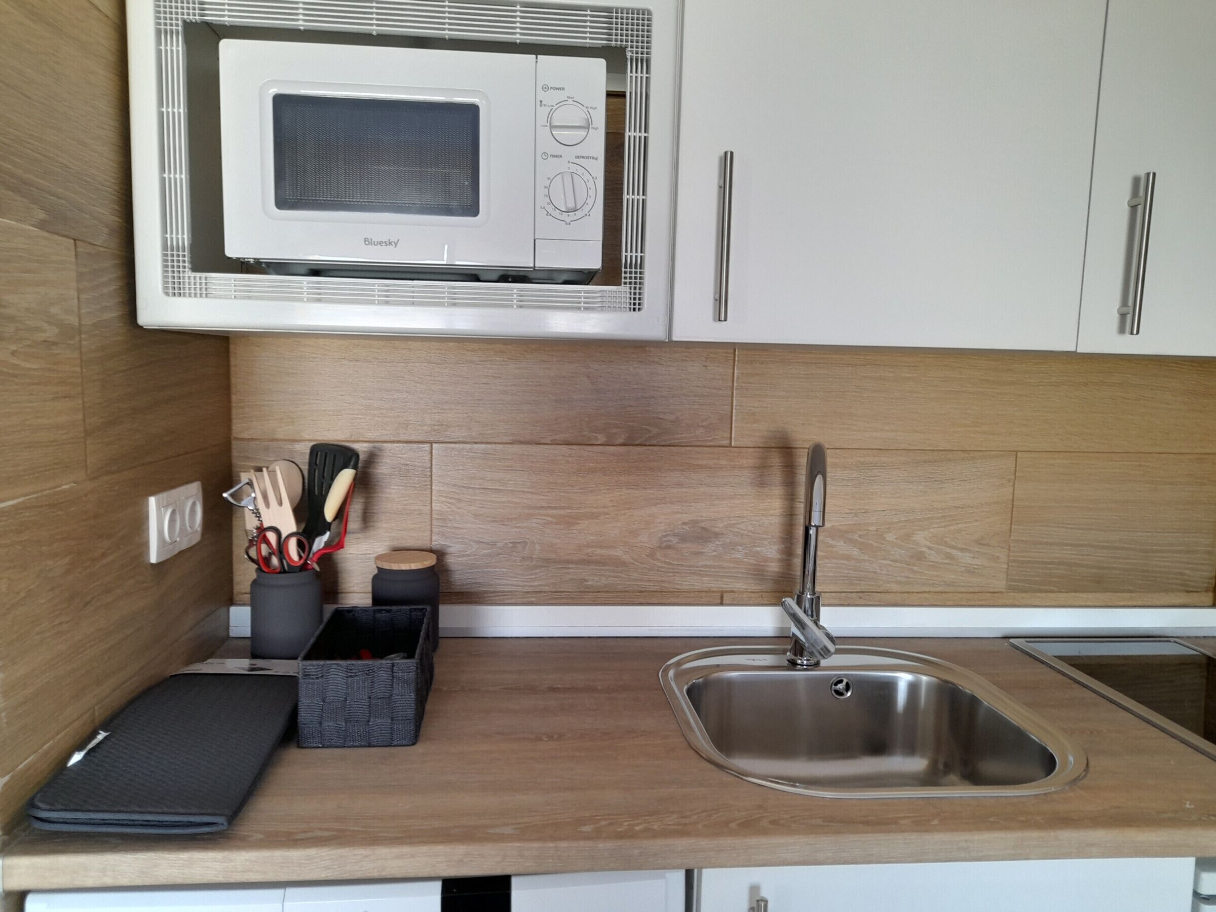 Fridge, microwave, coffee/tea maker, toaster